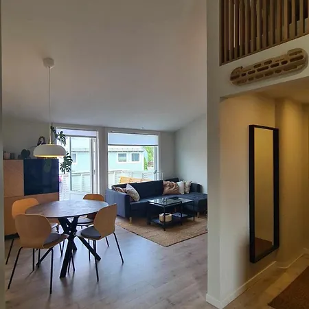 Modern One-bedroom With Balcony